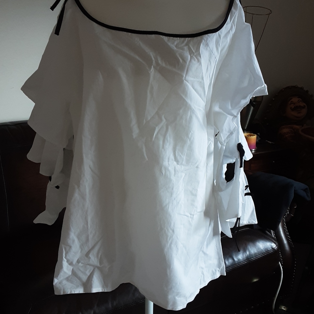 Beautiful blouse unique by Dalin